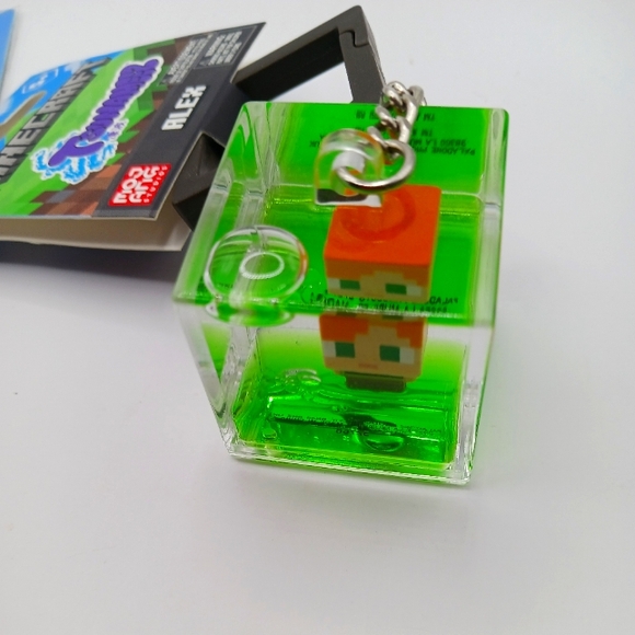 Minecraft Alex 4 " Clear Square Keychain +Creeper Metal Pin Badge New - Picture 2 of 9